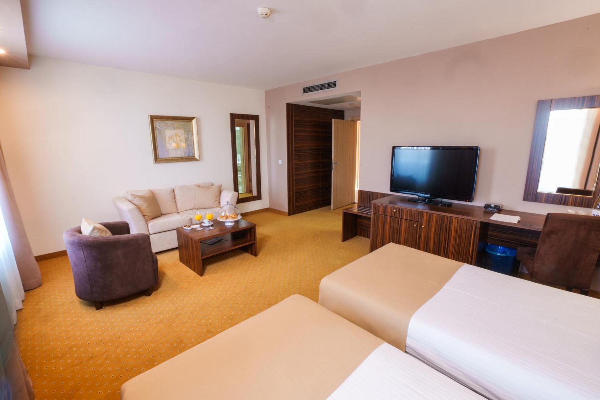 Hotel Park Ruma Buitenkant foto